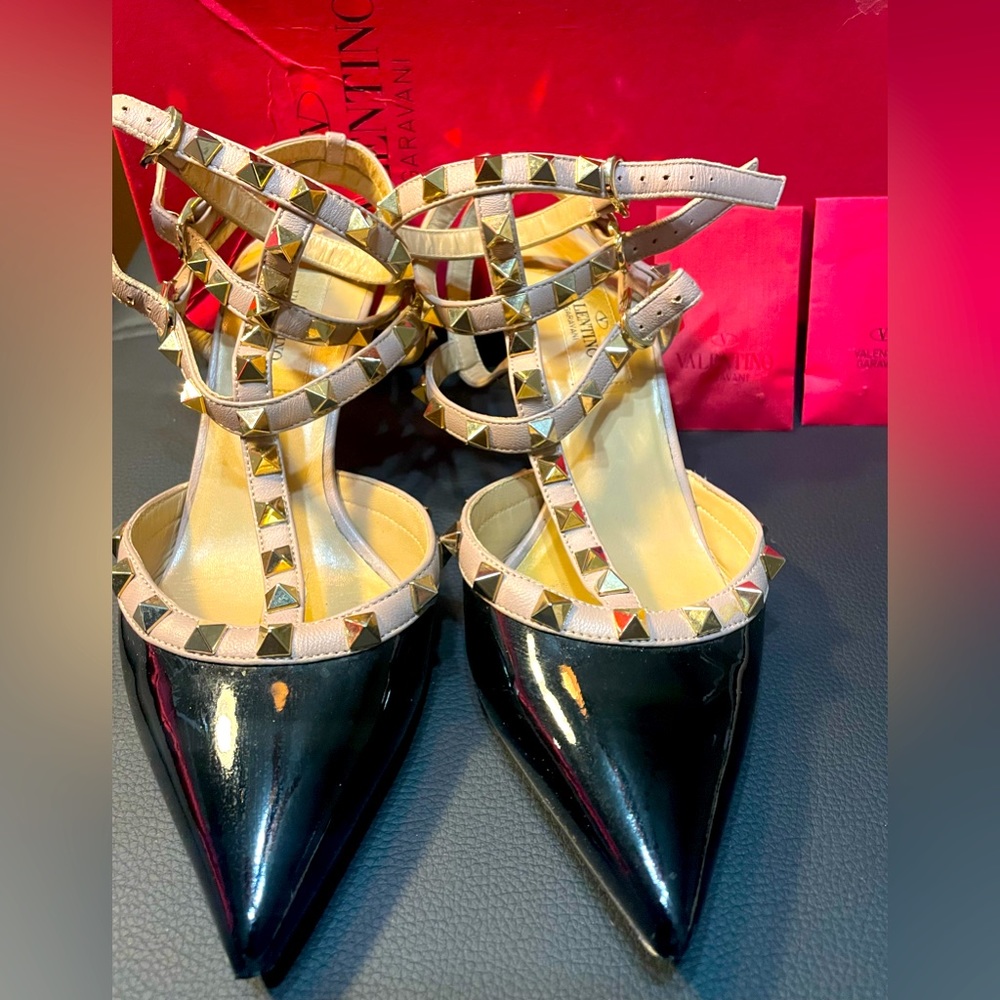 Valentino Rockstud patent leather pumps
